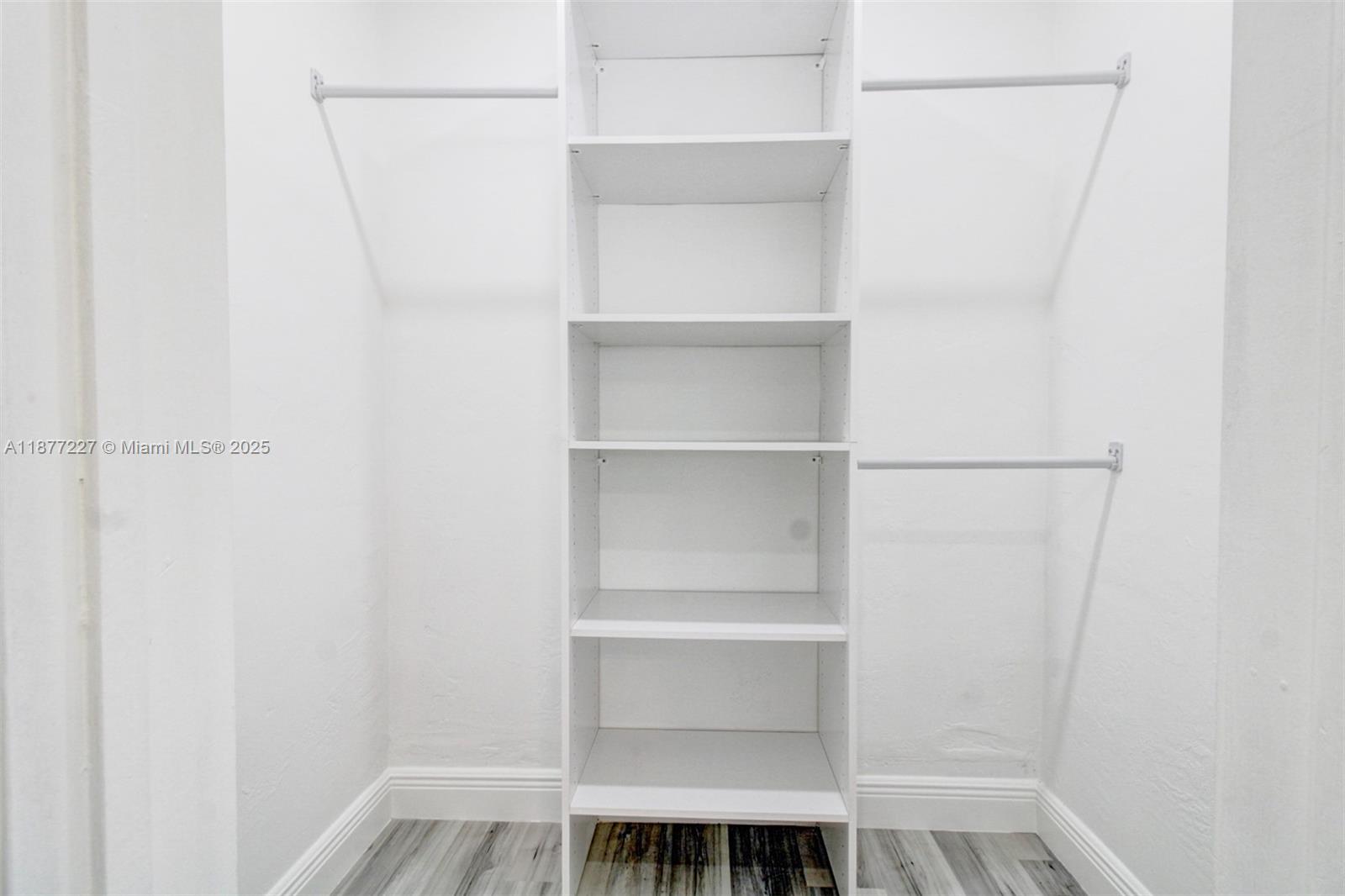 CHAMBERS LAND CO SUB SE1/ - Residential Lease