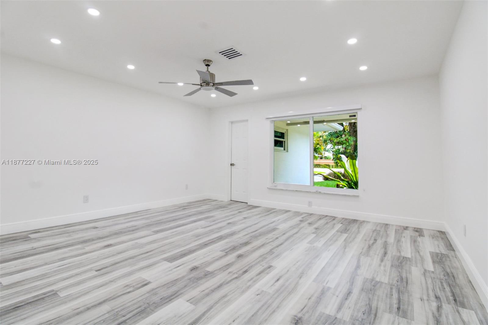 CHAMBERS LAND CO SUB SE1/ - Residential Lease