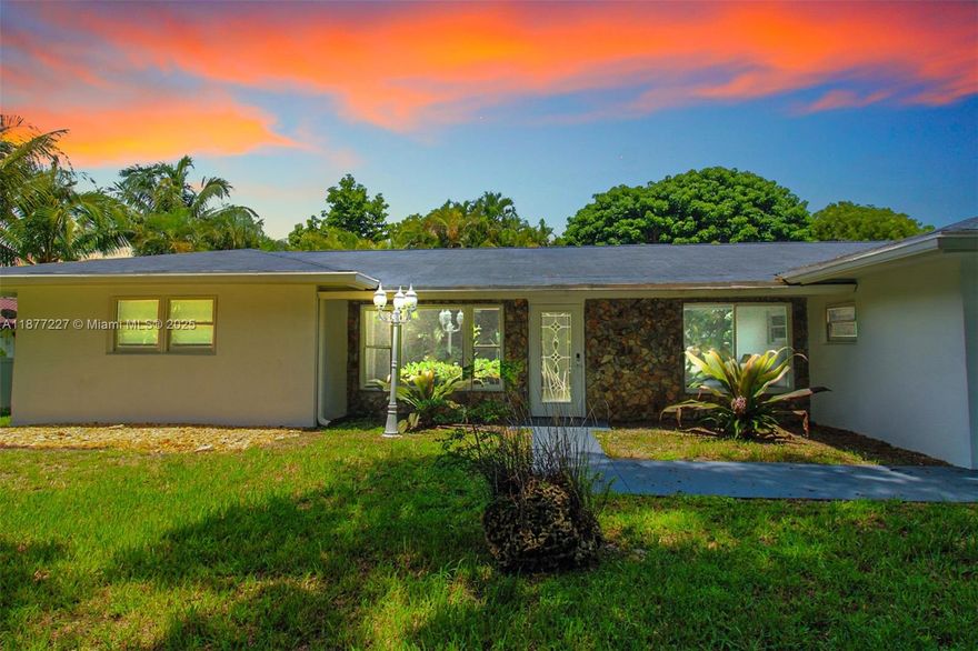 THIS COZY HOUSE IS LIVE IN THE COUNTRY WITHIN THE CITY BELLA VIEW SUPER COZY LARGE SPACES, NICE FRUIT TREES FOR FAMILY GATHERINGS, social areas to entertain within Southwest Ranches! Live in the city and enjoy a quiet and private country oasis surrounded by coconut palms, fruit trees, beautiful flower gardens and green lawns just minutes from Weston, Davie and Pembroke Pines. This 3/2, single story, two (2) master bedroom + den a vacant lot to the north of the property (no neighbors), excellent schools near American Heritage School, close access to all major roads including I-75, 595, Turnpike and Palmetto 826 Expressway for commuters.