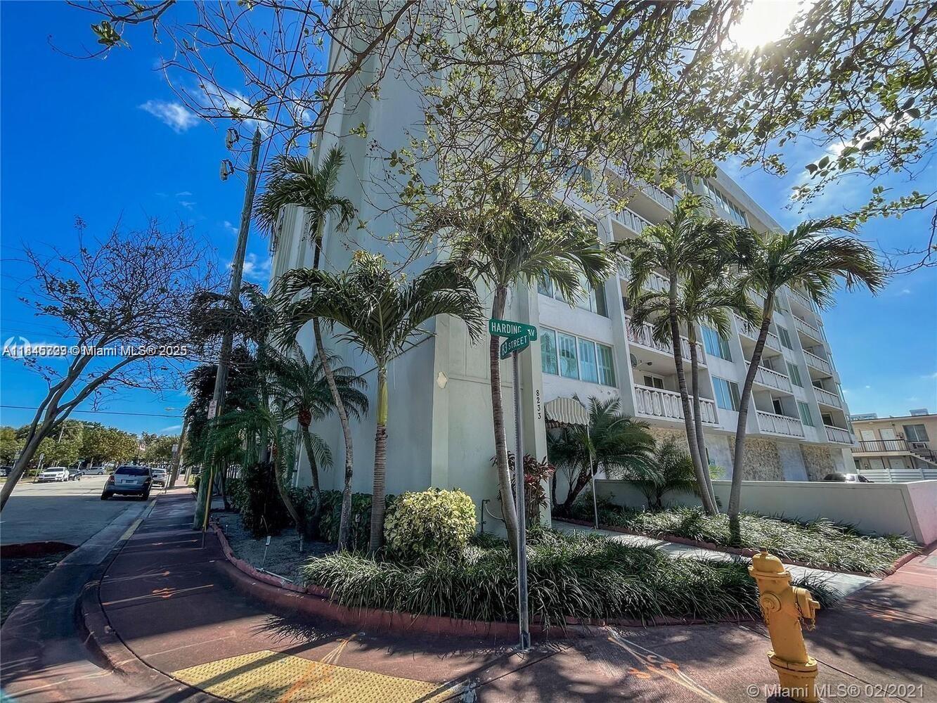 One bedroom, 1 bathroom and half balthroom.
100% FURNISHED with new flooring entire apartment!
Spacious and bright unit located 1 block from the Beach and North Beach Oceanside Park.
Fresh paint throughout, kitchen with wood cabinets, granite countertops, and curtains on the windows, also it has a very nice balcony. Laundry on the same floor. Assigned parking and much more. Must see! Wont last.