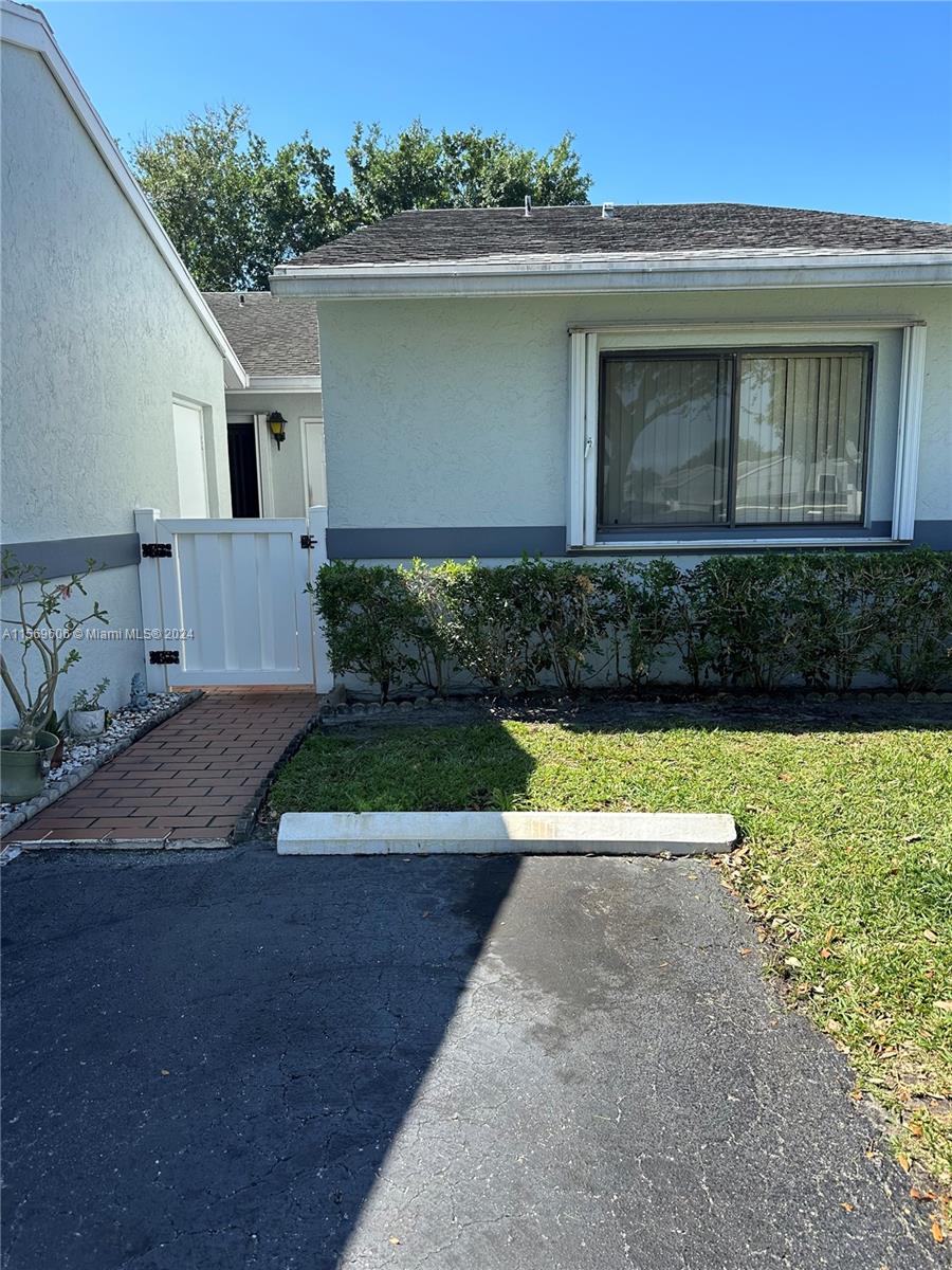 2640 W Gately Dr W Dr 1604, West Palm Beach, Palm Beach County, Florida - 2 Bedrooms  
2 Bathrooms - 