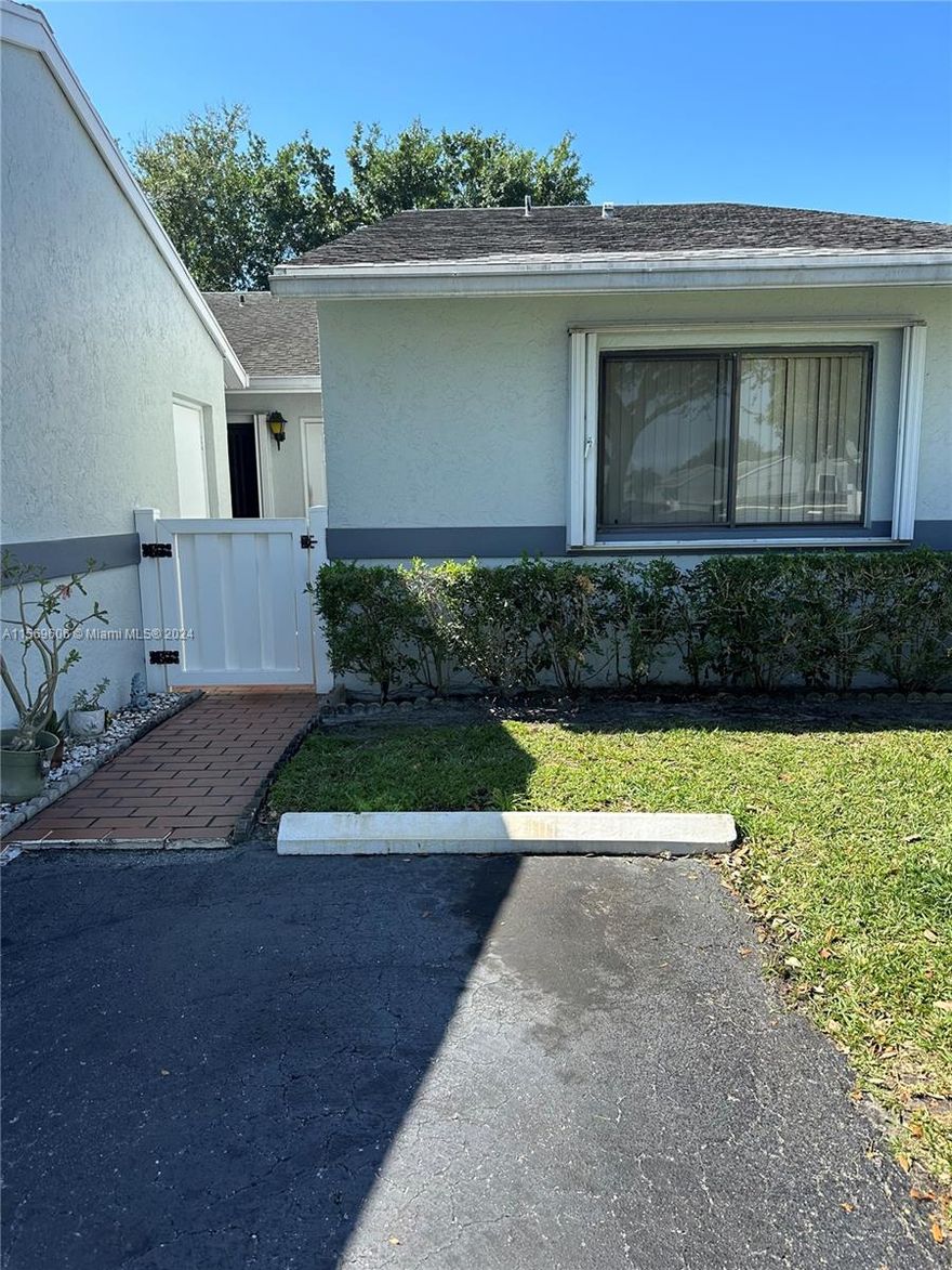 Charming townhouse with in a sought-after 55+ community ''The Arbours'' impeccably maintained community with pool tennis and a clubhouse. Vibrant social life and events in the nearby communities. One of the few communities that accepts pets. As you walk in, you will feel at home with a good size patio. Easy to see yourself sitting outside having a glass of wine.
HOME WARRANTY TO BUYER FOR 1ST YEAR!!
