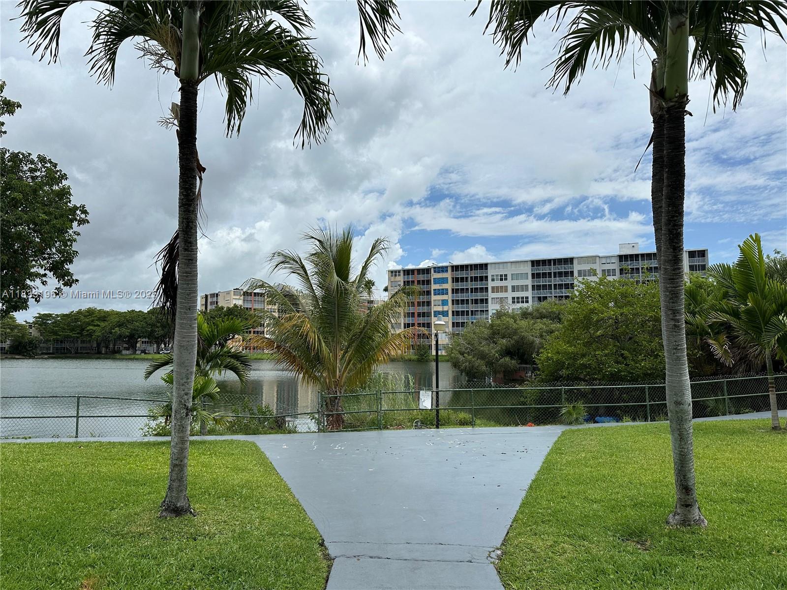 1723 NE Miami Gardens Dr 135