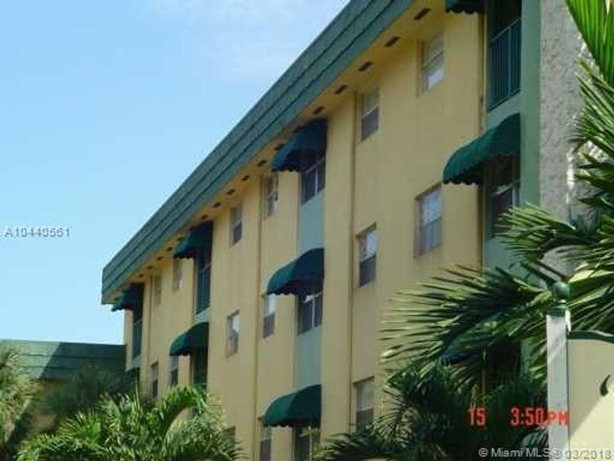SPECTACULAR UNIT AT LAS ESTRELLAS CONDO!! 1ST FLOOR UNIT, 2 BEDS / 1 BATH, LAUNDRY FACILITIES AT THE SAME FLOOR, 2 PARKING SPACES, LOCATION, LOCATION, LOCATION!! CALL NOW! EASY TO SHOW!