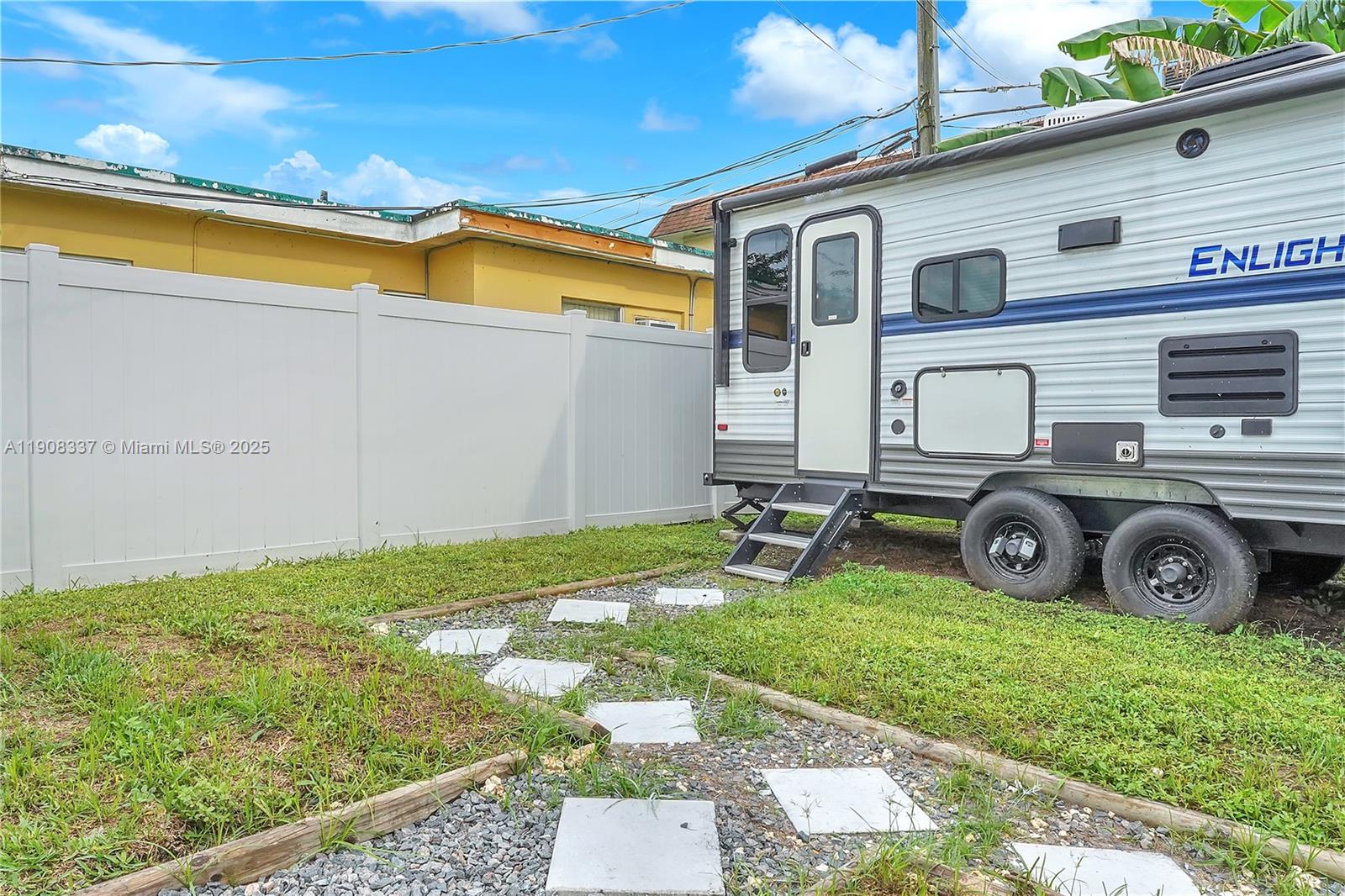 PINE RIDGE PARK - Residential Lease