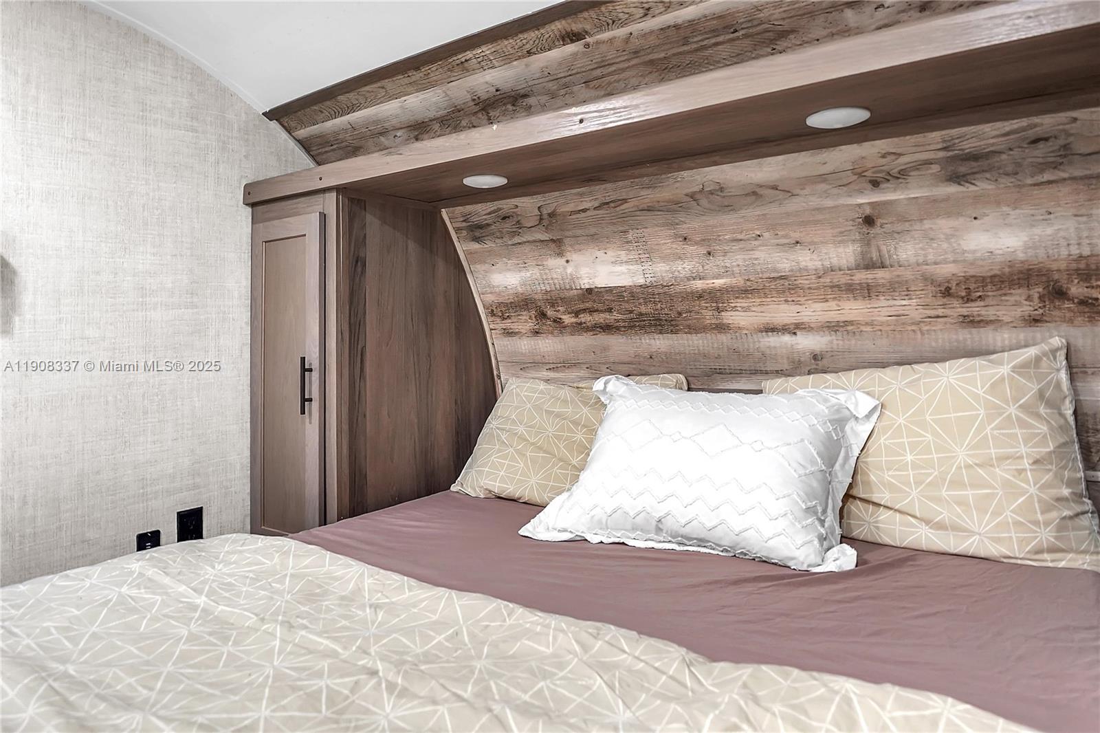 PINE RIDGE PARK - Residential Lease