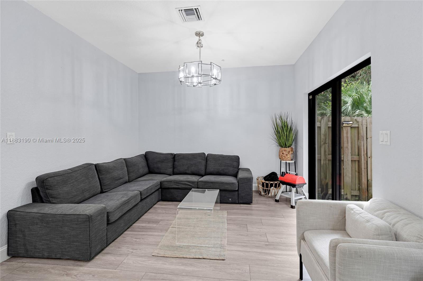 STELLAR PEMBROKE PINES - Residential