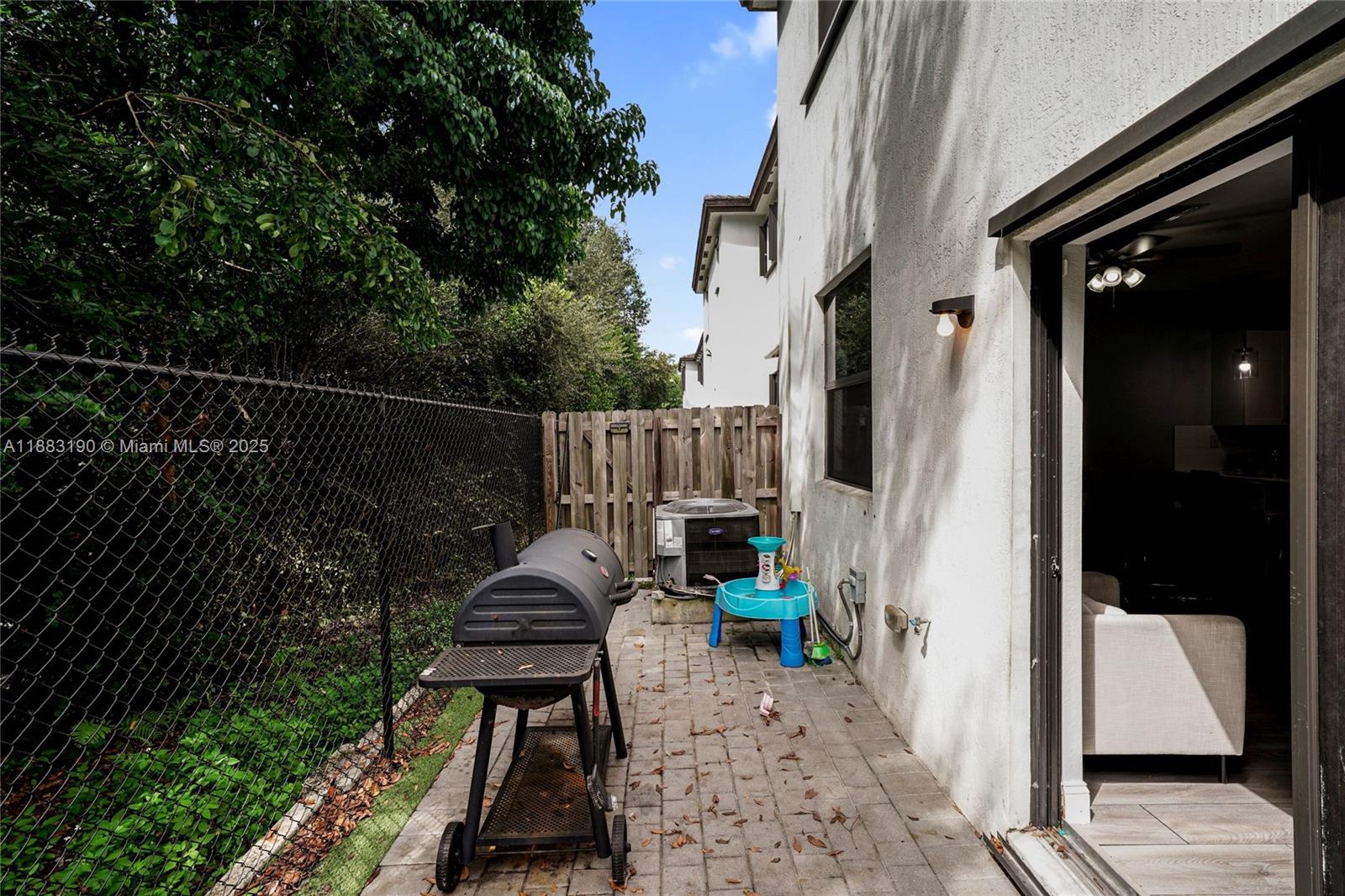 STELLAR PEMBROKE PINES - Residential