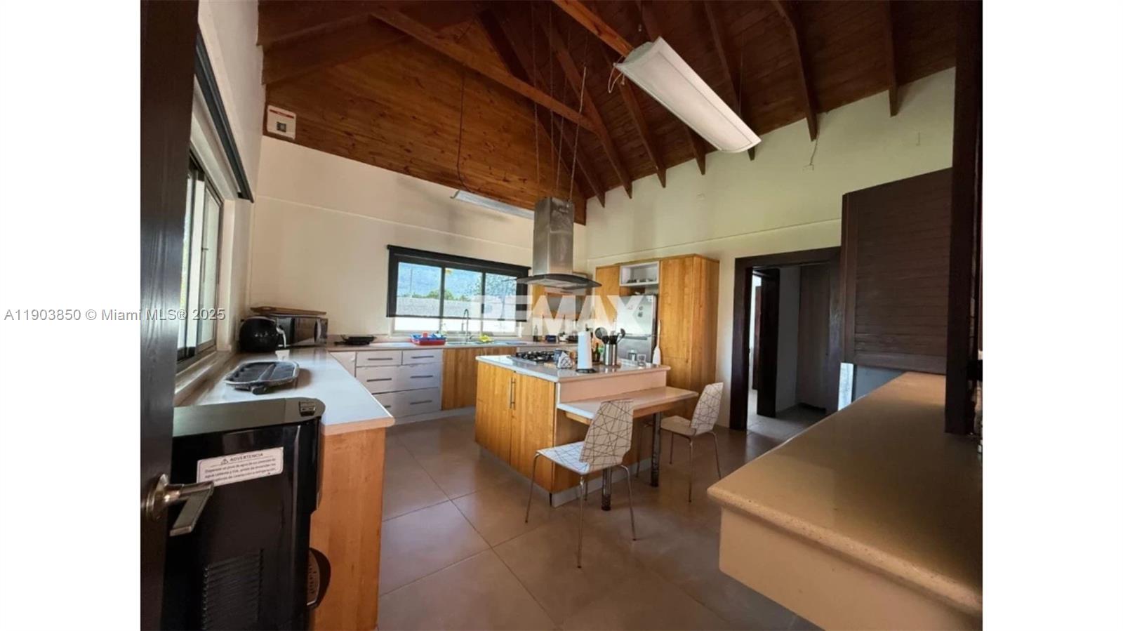 Villa Athenas - Residential