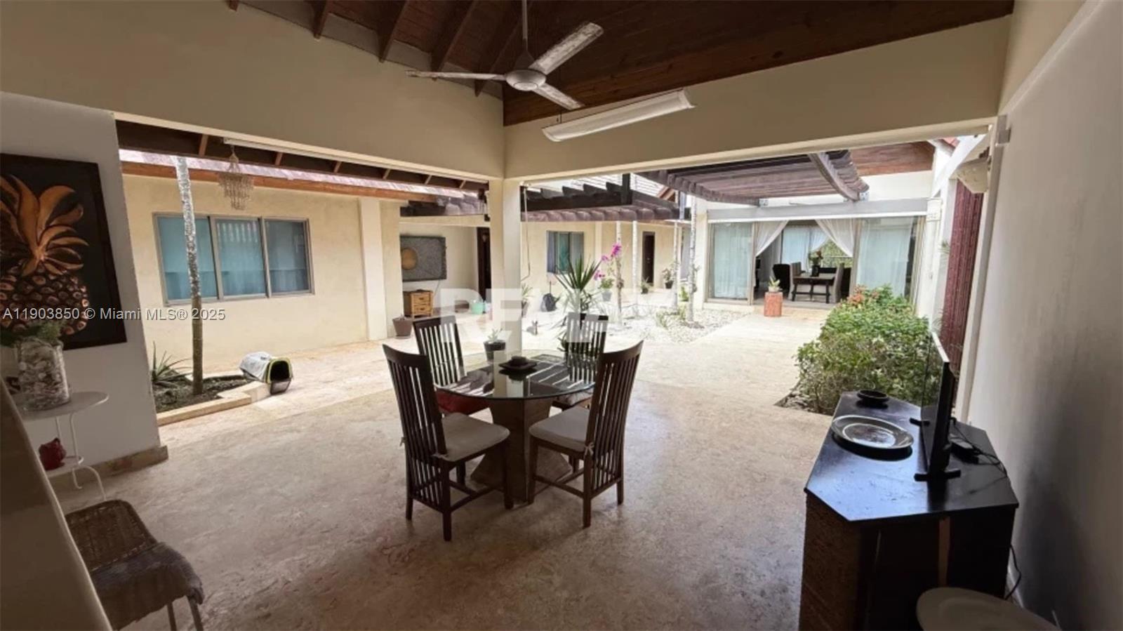 Villa Athenas - Residential