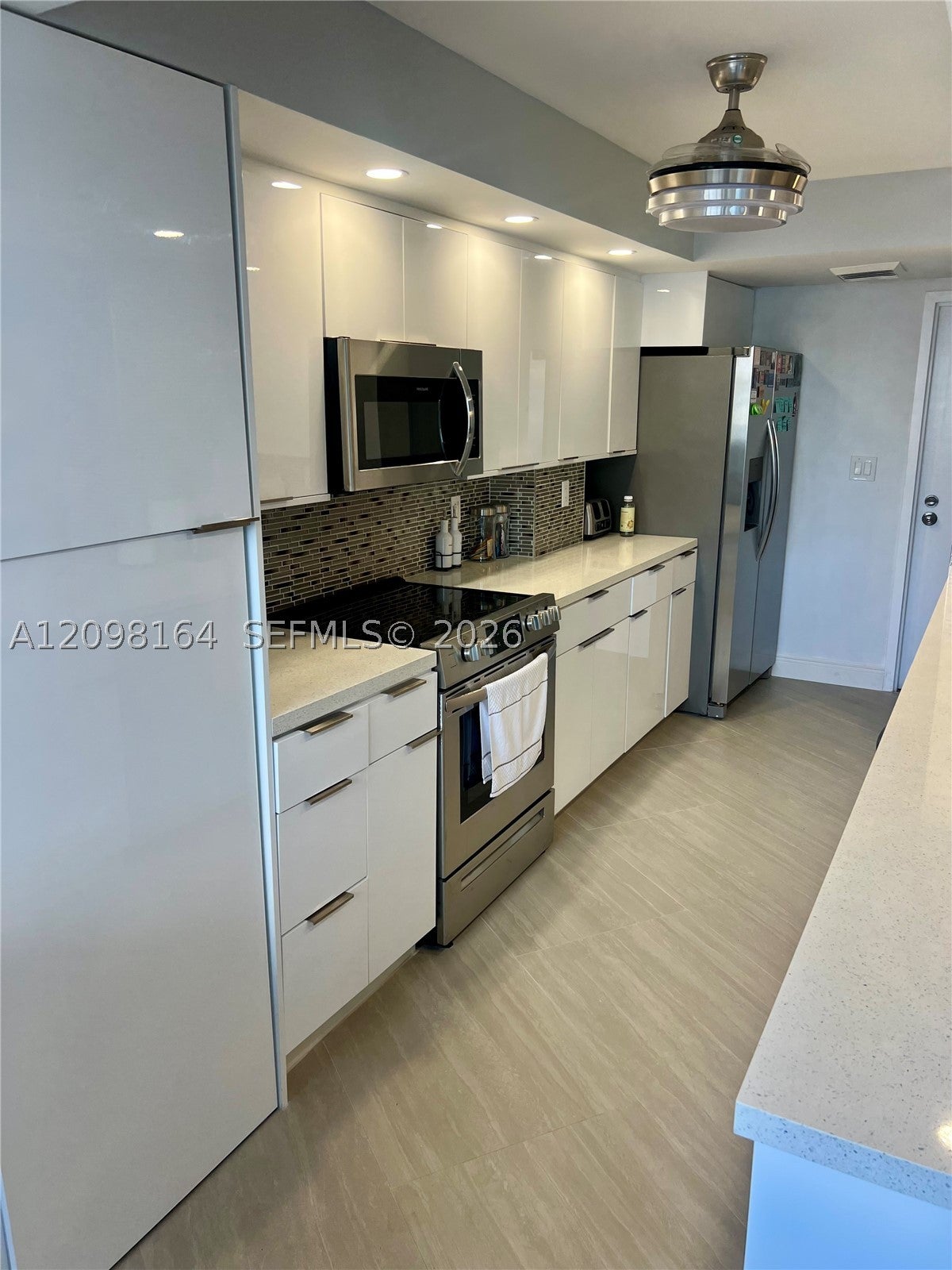 100 Golden Isles Dr 205, Hallandale Beach, FL, 33009/$385,000 4 100 Golden Isles Dr 205