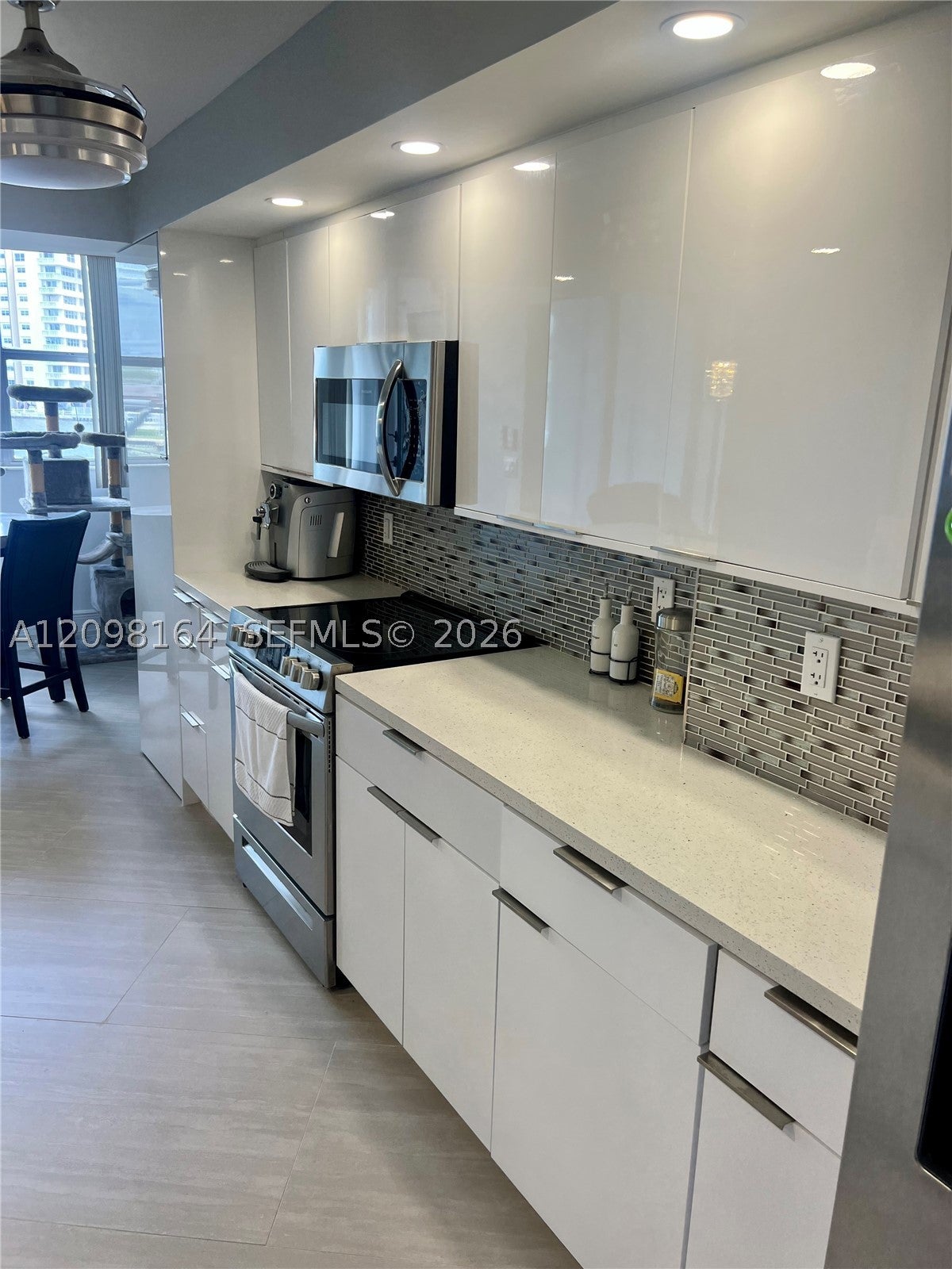 100 Golden Isles Dr 205, Hallandale Beach, FL, 33009/$385,000 3 100 Golden Isles Dr 205