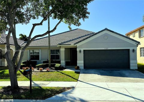 Photo of 1107 Fairfield Meadows Dr, Weston, FL 33327 (MLS # A11767575) Photo of 1107 Fairfield Meadows Dr, Weston, FL 33327 (MLS # A11767575)