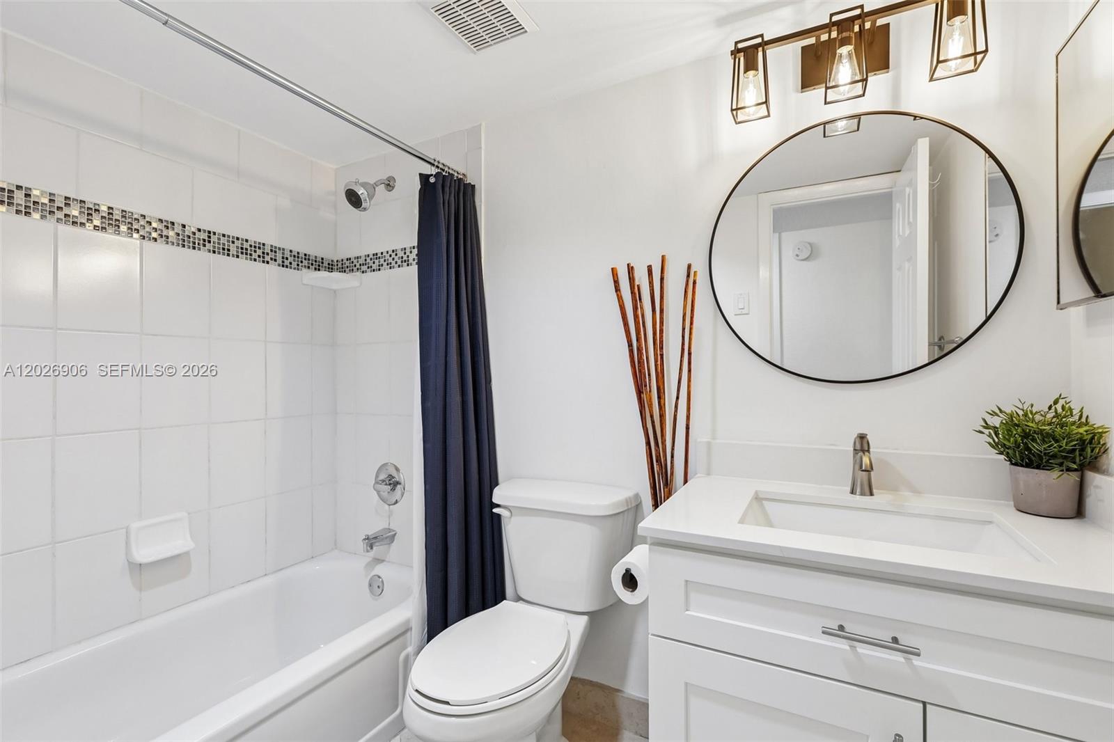LAGO WEST CONDOMINIUM - Residential