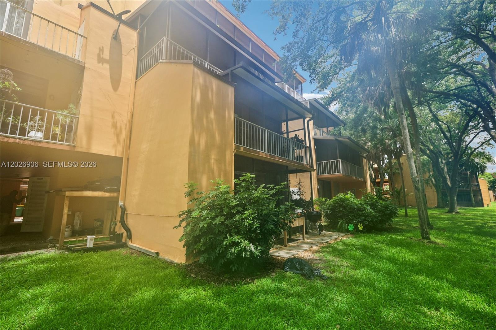 LAGO WEST CONDOMINIUM - Residential