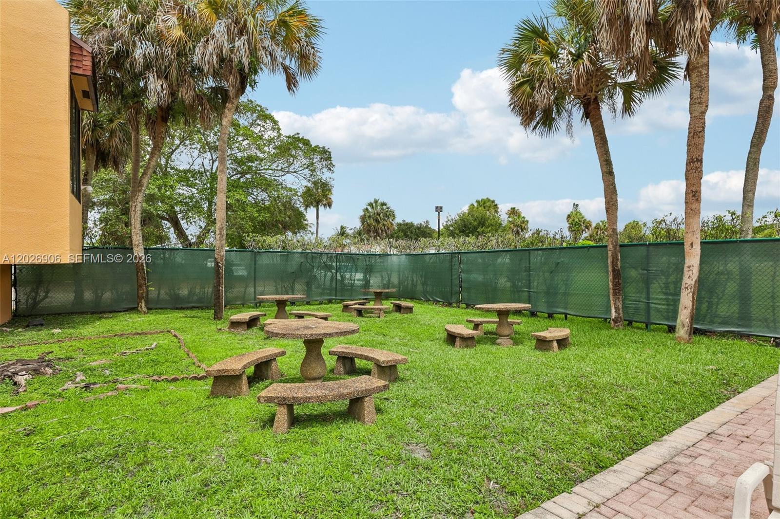 LAGO WEST CONDOMINIUM - Residential