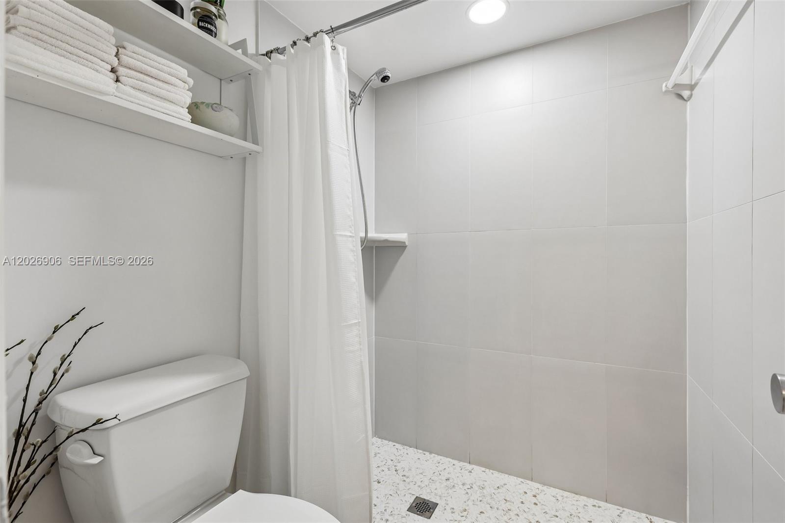 LAGO WEST CONDOMINIUM - Residential