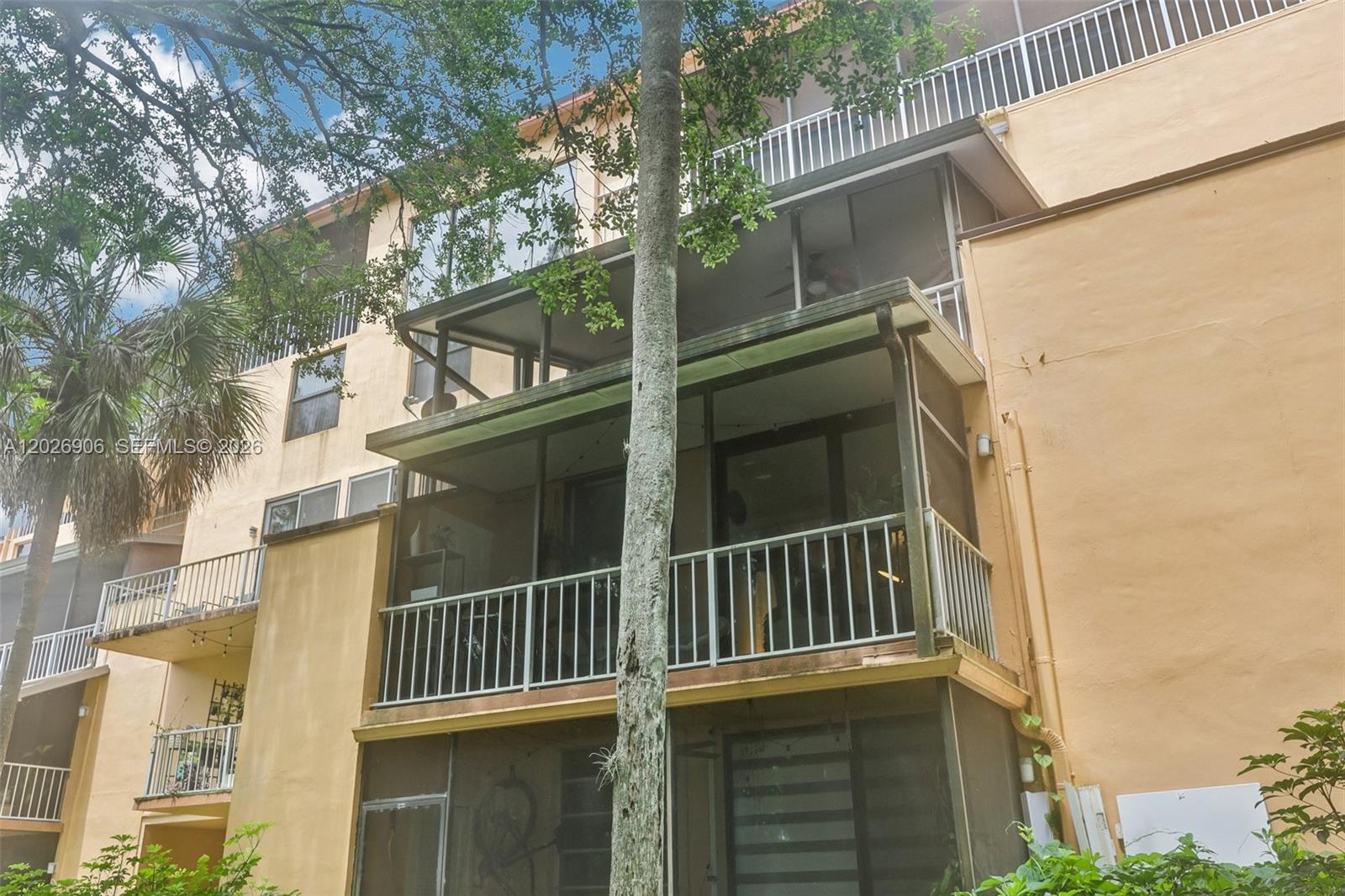 LAGO WEST CONDOMINIUM - Residential