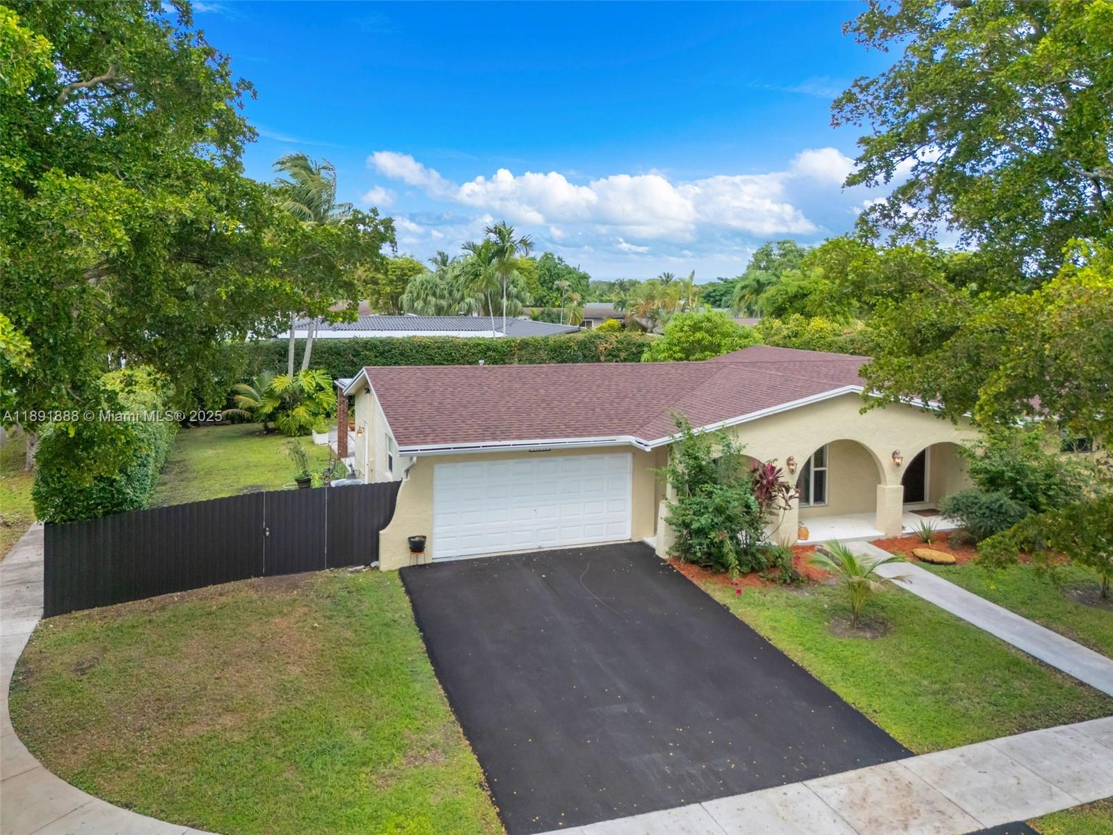 KENDALE LAKES SEC EIGHT - Residential