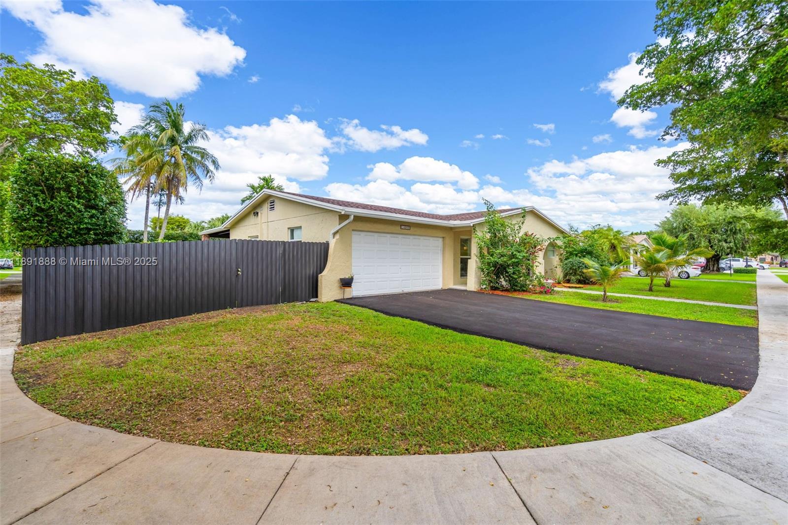 KENDALE LAKES SEC EIGHT - Residential
