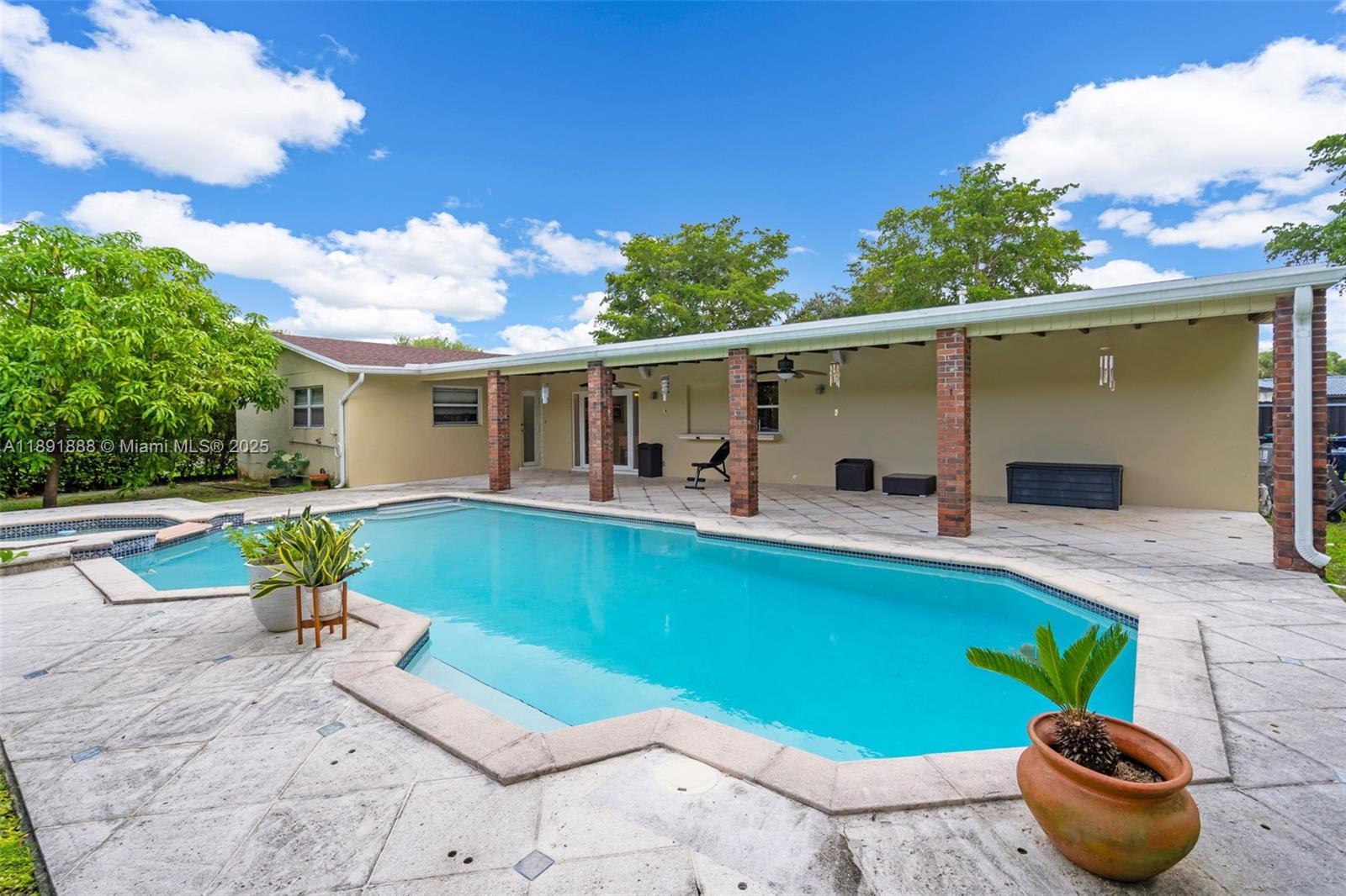KENDALE LAKES SEC EIGHT - Residential