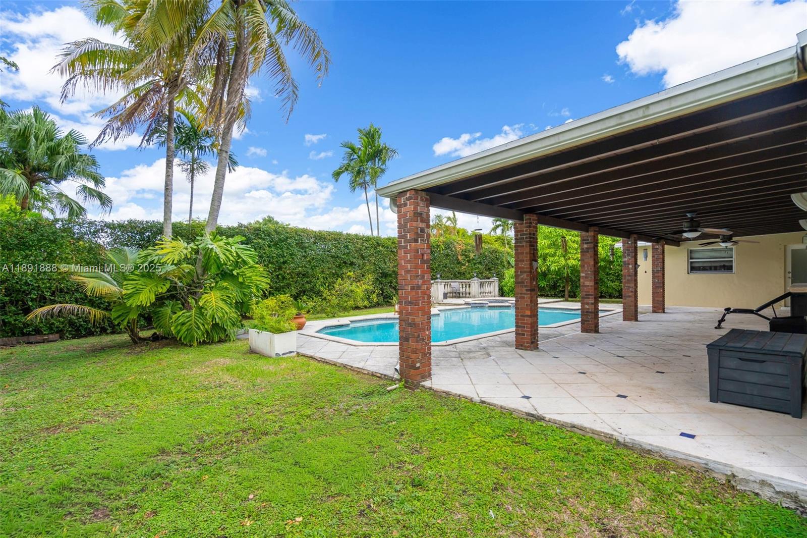 KENDALE LAKES SEC EIGHT - Residential