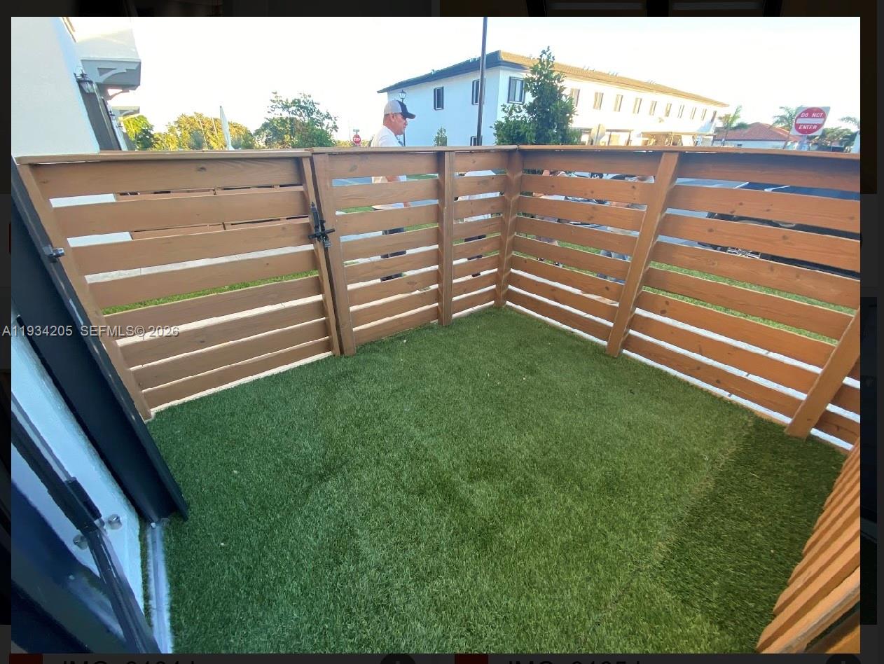 TROPICAL BREEZE TOWNHOUSE - Residential