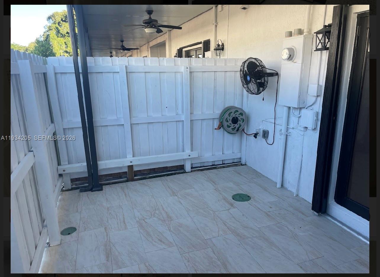 TROPICAL BREEZE TOWNHOUSE - Residential