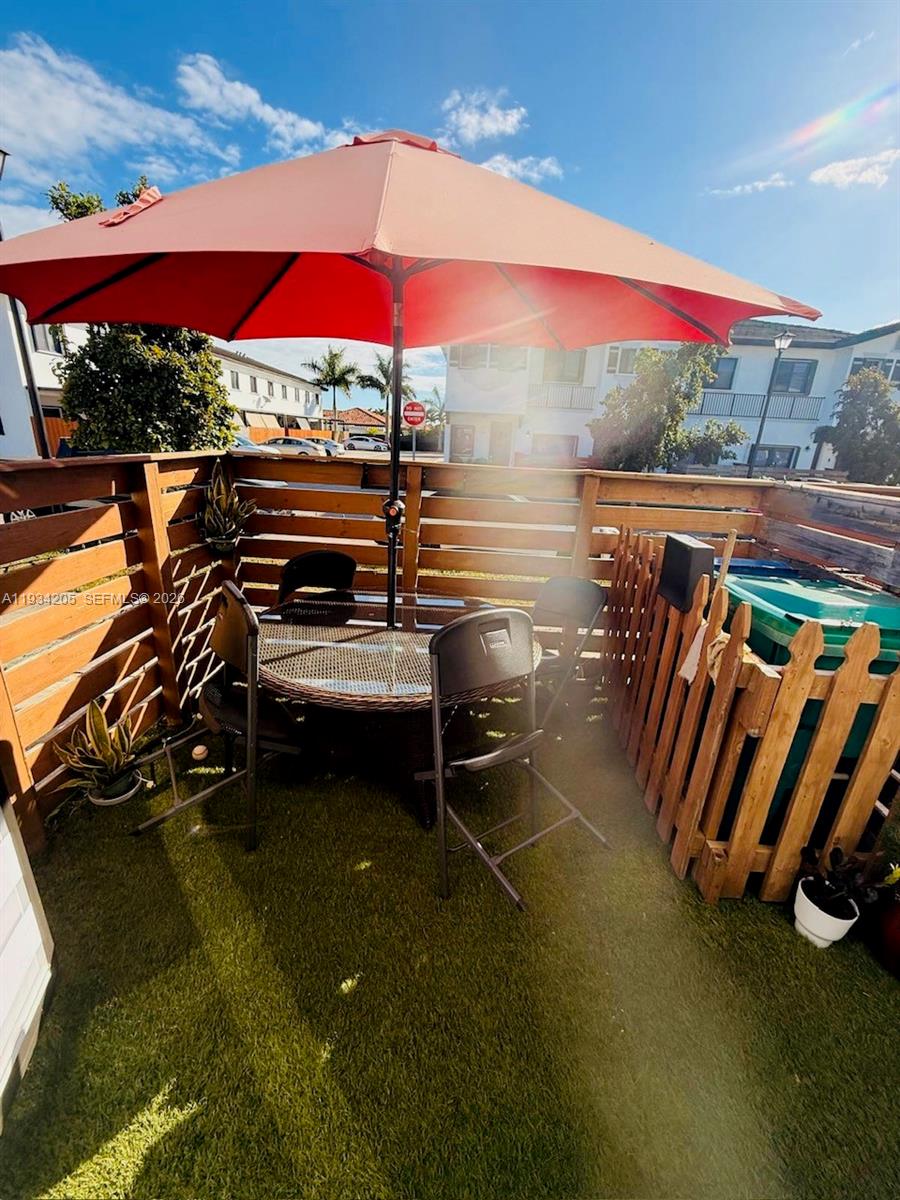 TROPICAL BREEZE TOWNHOUSE - Residential