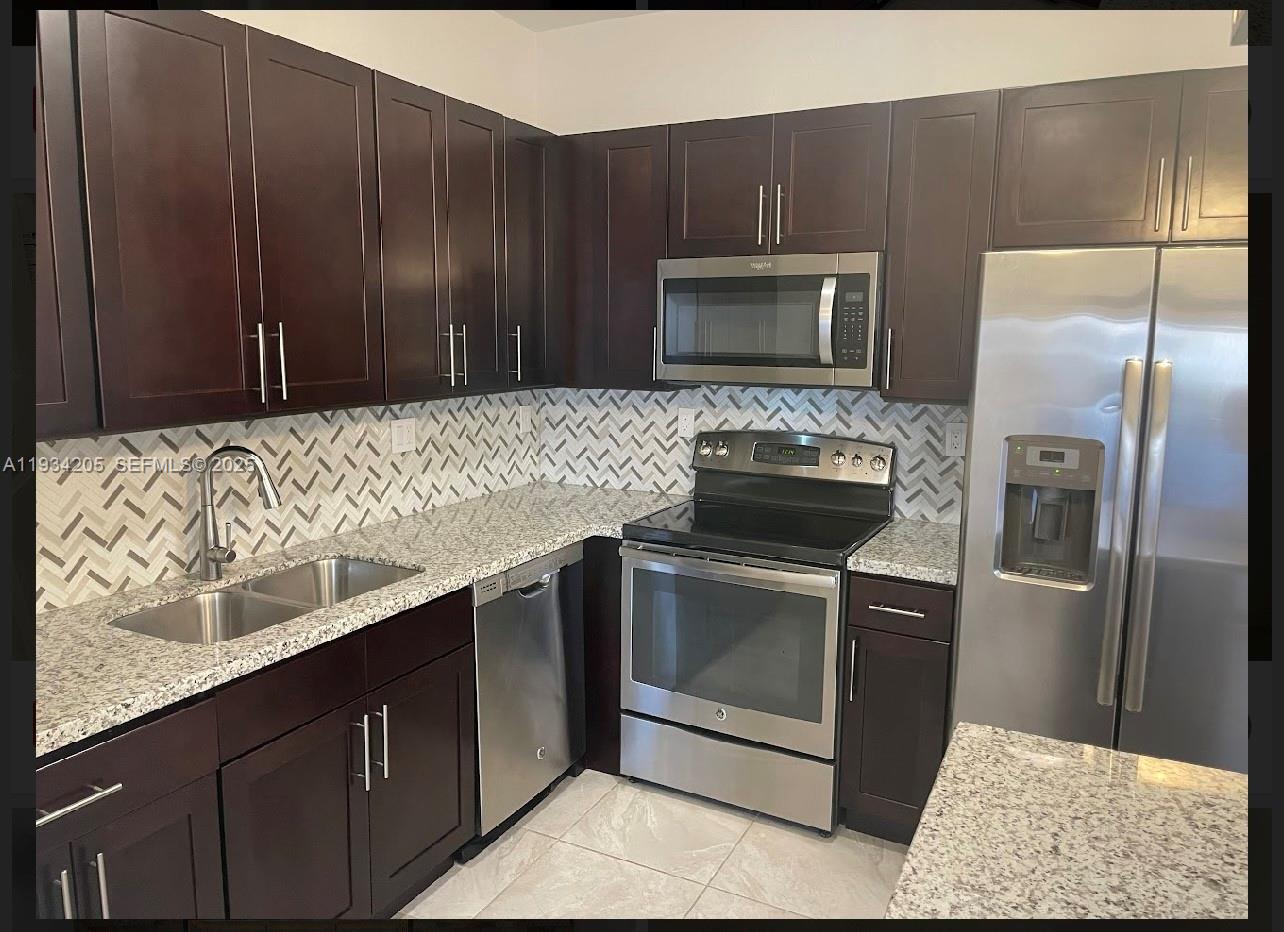 TROPICAL BREEZE TOWNHOUSE - Residential