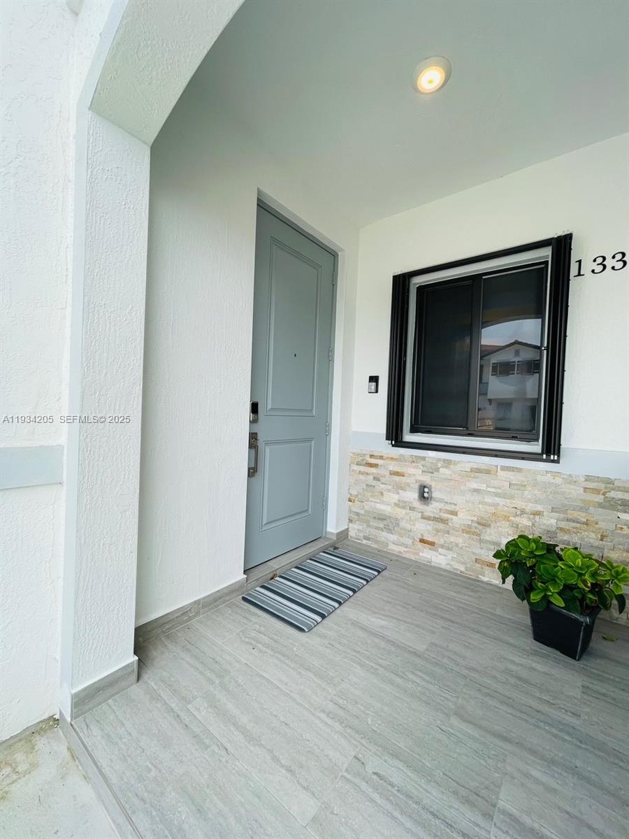 TROPICAL BREEZE TOWNHOUSE - Residential