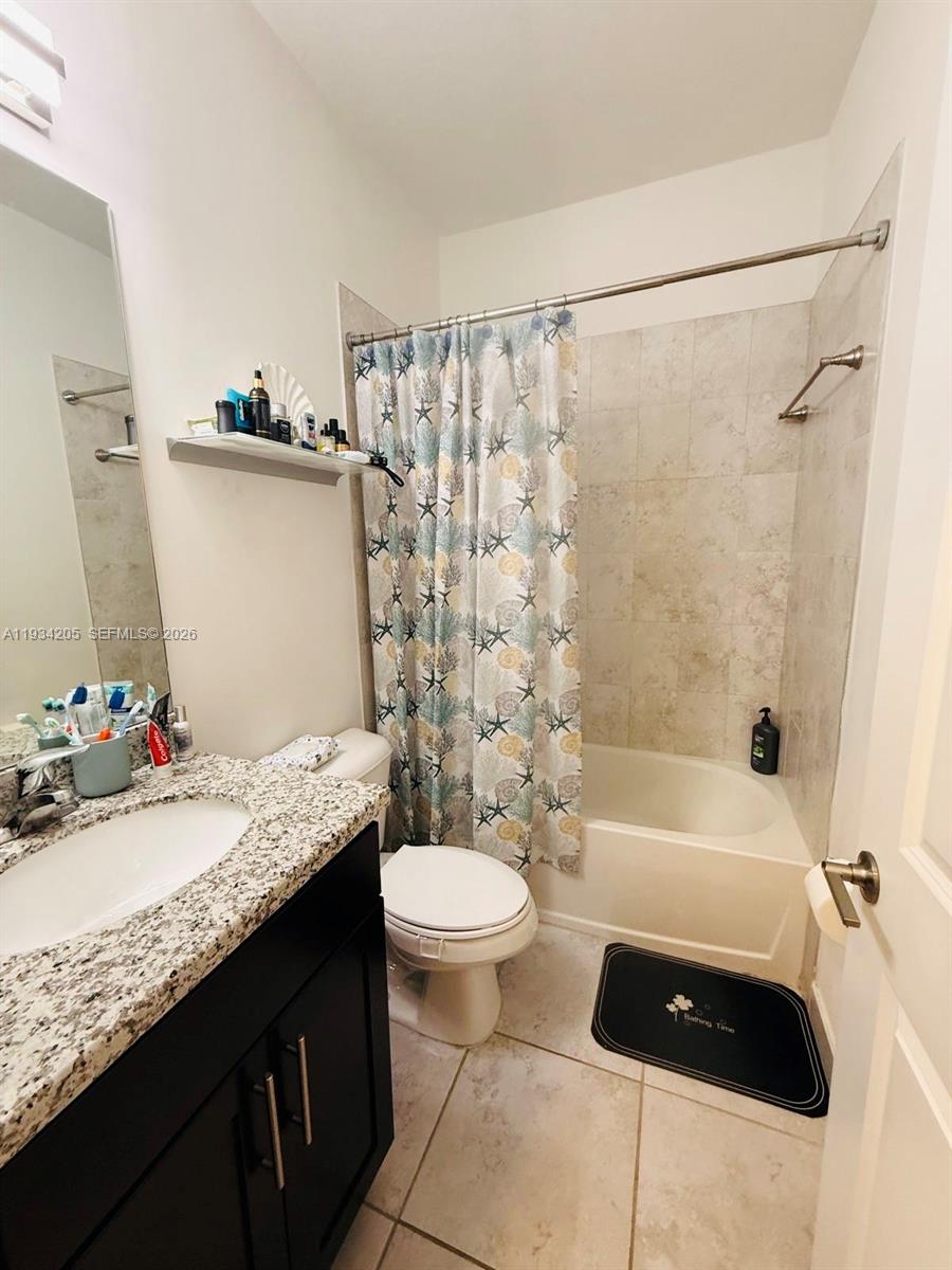 TROPICAL BREEZE TOWNHOUSE - Residential