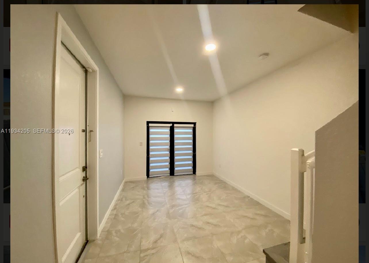 TROPICAL BREEZE TOWNHOUSE - Residential