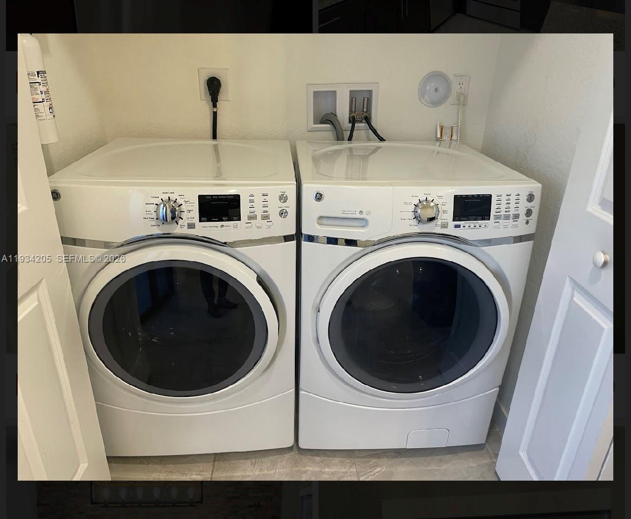 TROPICAL BREEZE TOWNHOUSE - Residential