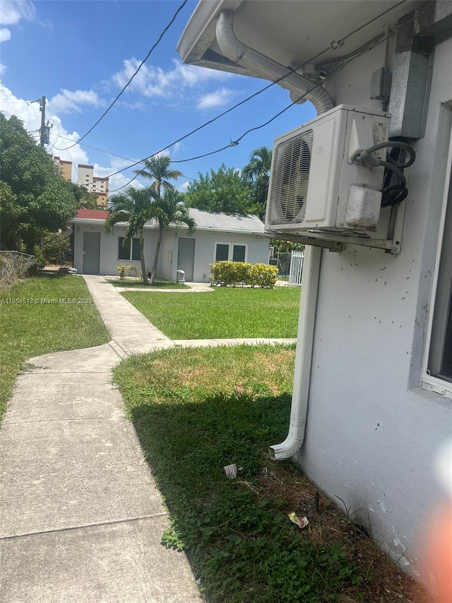 Very nice studio, updated kitchen, tile floors, laundry facility onsite.