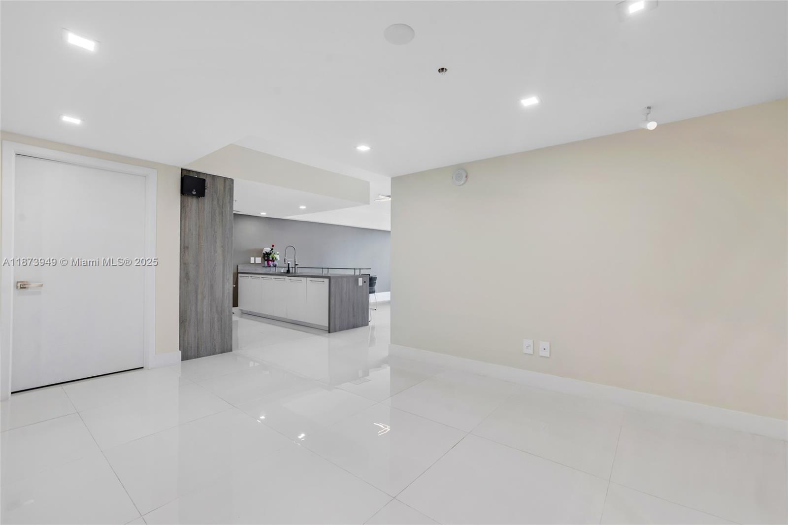 400 SUNNY ISLES CONDO WES - Residential