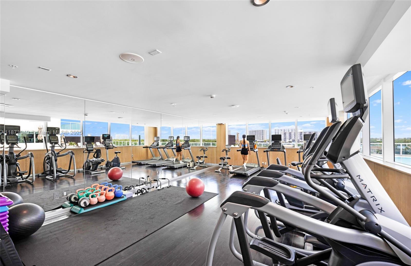 400 SUNNY ISLES CONDO WES - Residential