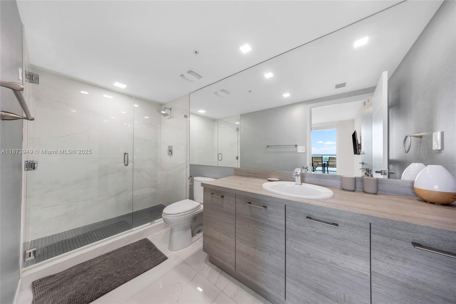 400 SUNNY ISLES CONDO WES - Residential