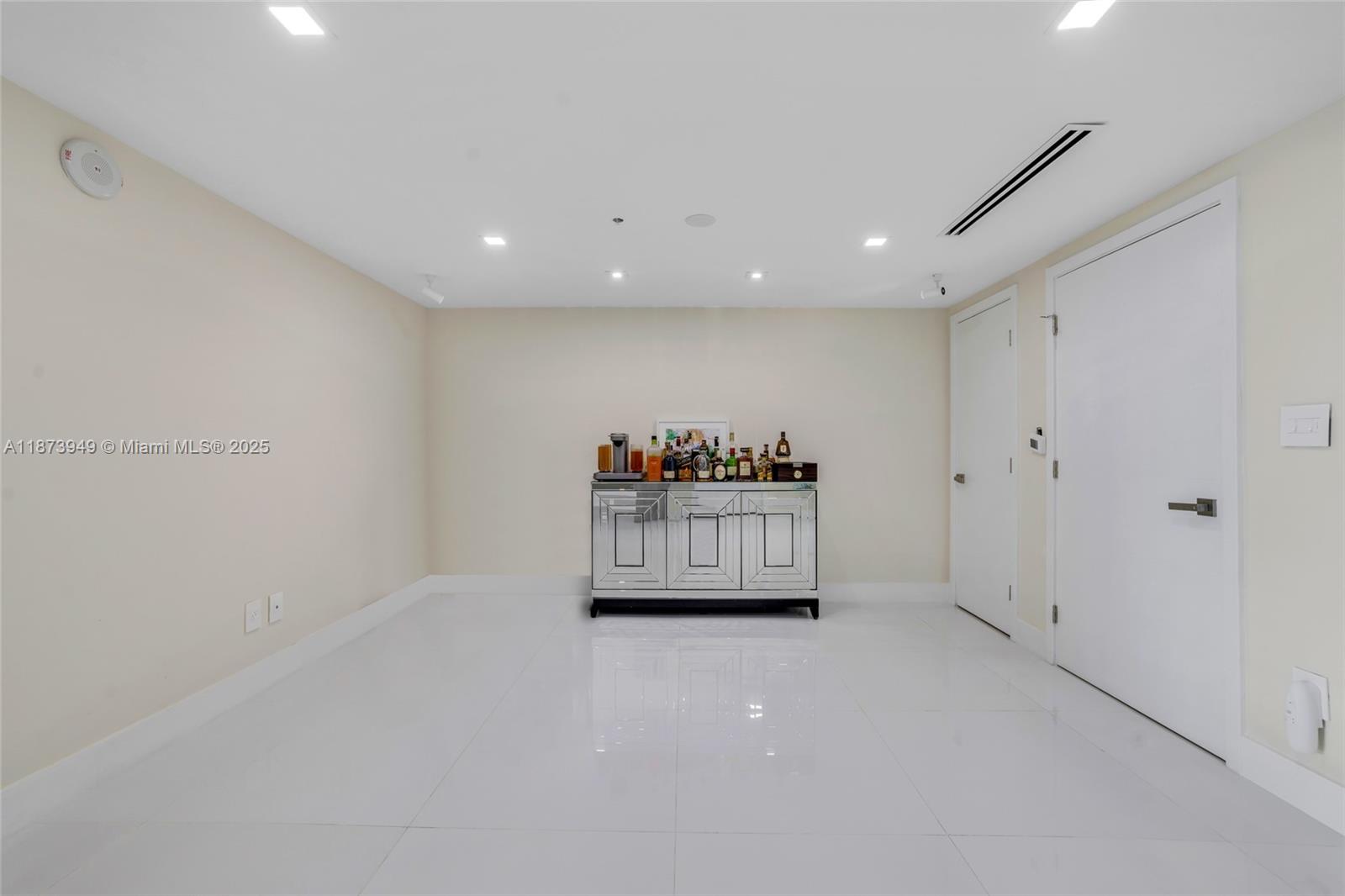 400 SUNNY ISLES CONDO WES - Residential