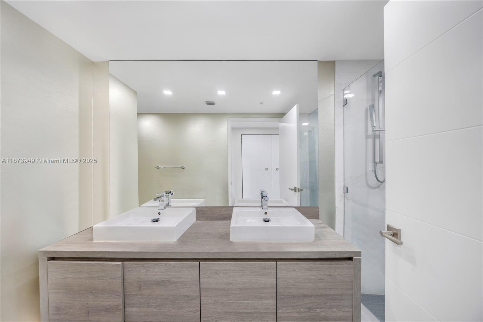 400 SUNNY ISLES CONDO WES - Residential