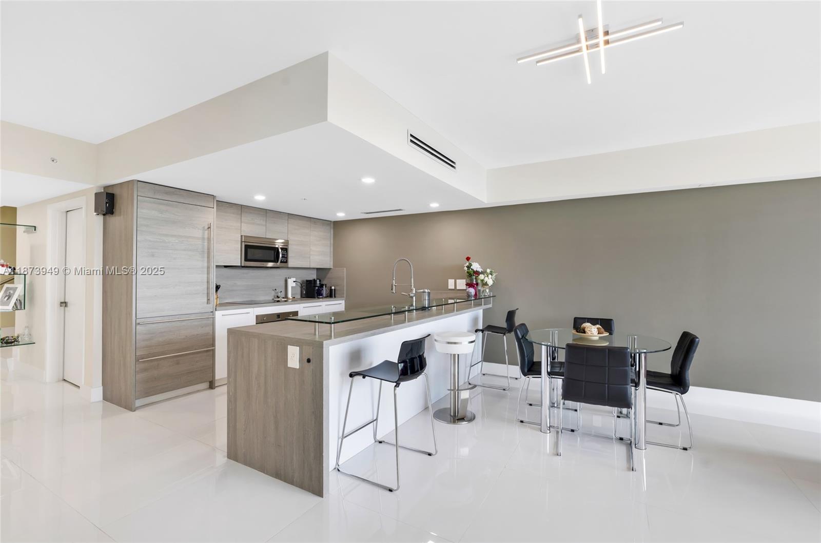 400 SUNNY ISLES CONDO WES - Residential