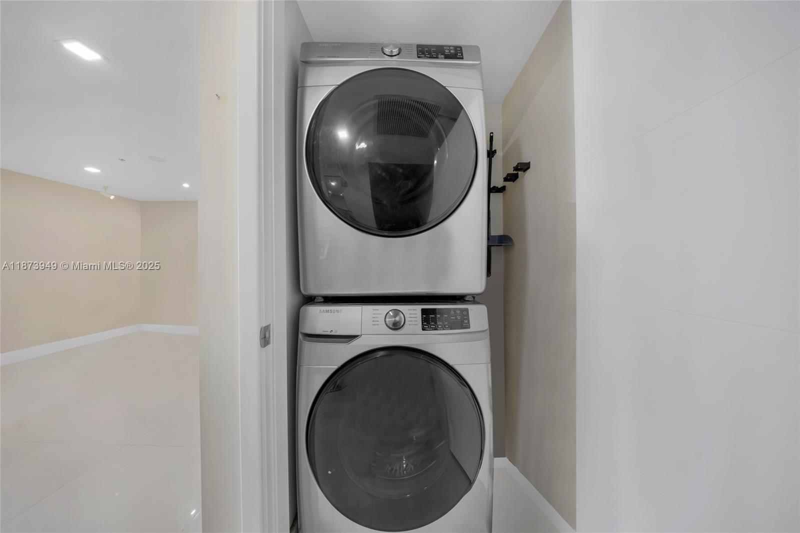 400 SUNNY ISLES CONDO WES - Residential