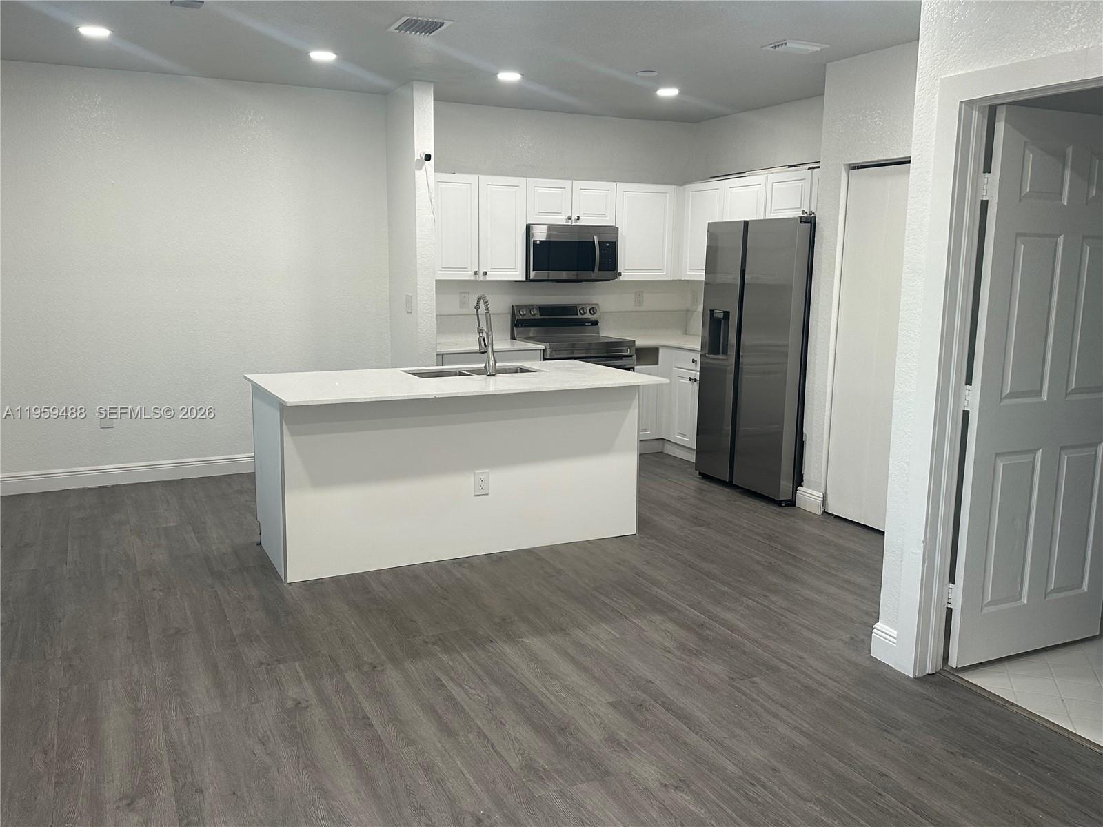 FLORIDIAN ISLES SOUTH - Residential