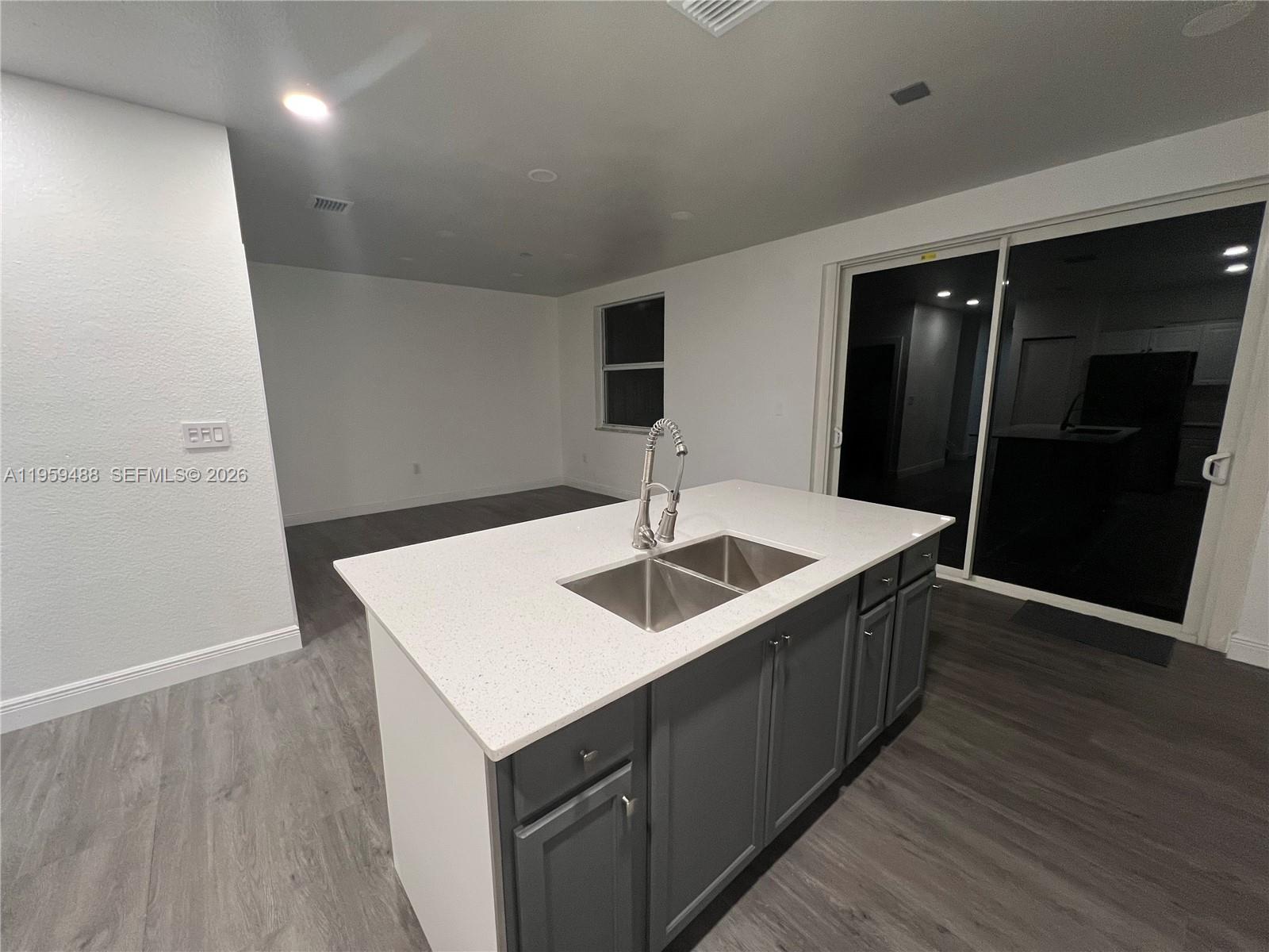 FLORIDIAN ISLES SOUTH - Residential