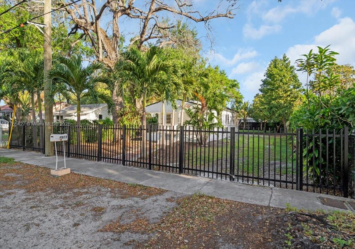 2911 NW 30th St