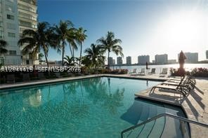 18100 N Bay Rd 304