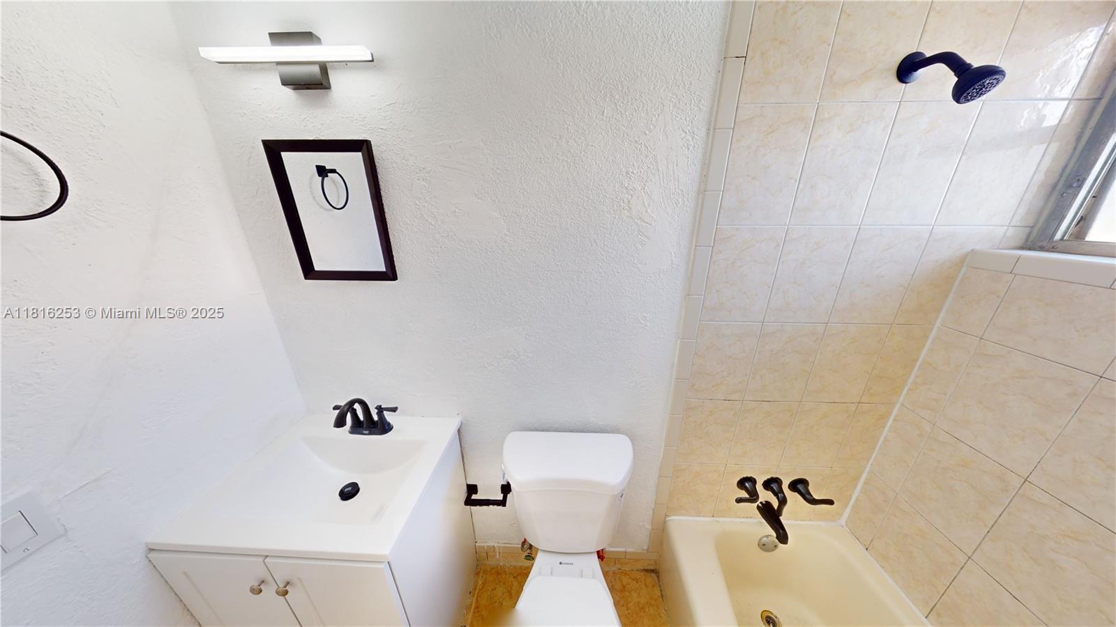 VISTA ALEGRE CONDO - Residential