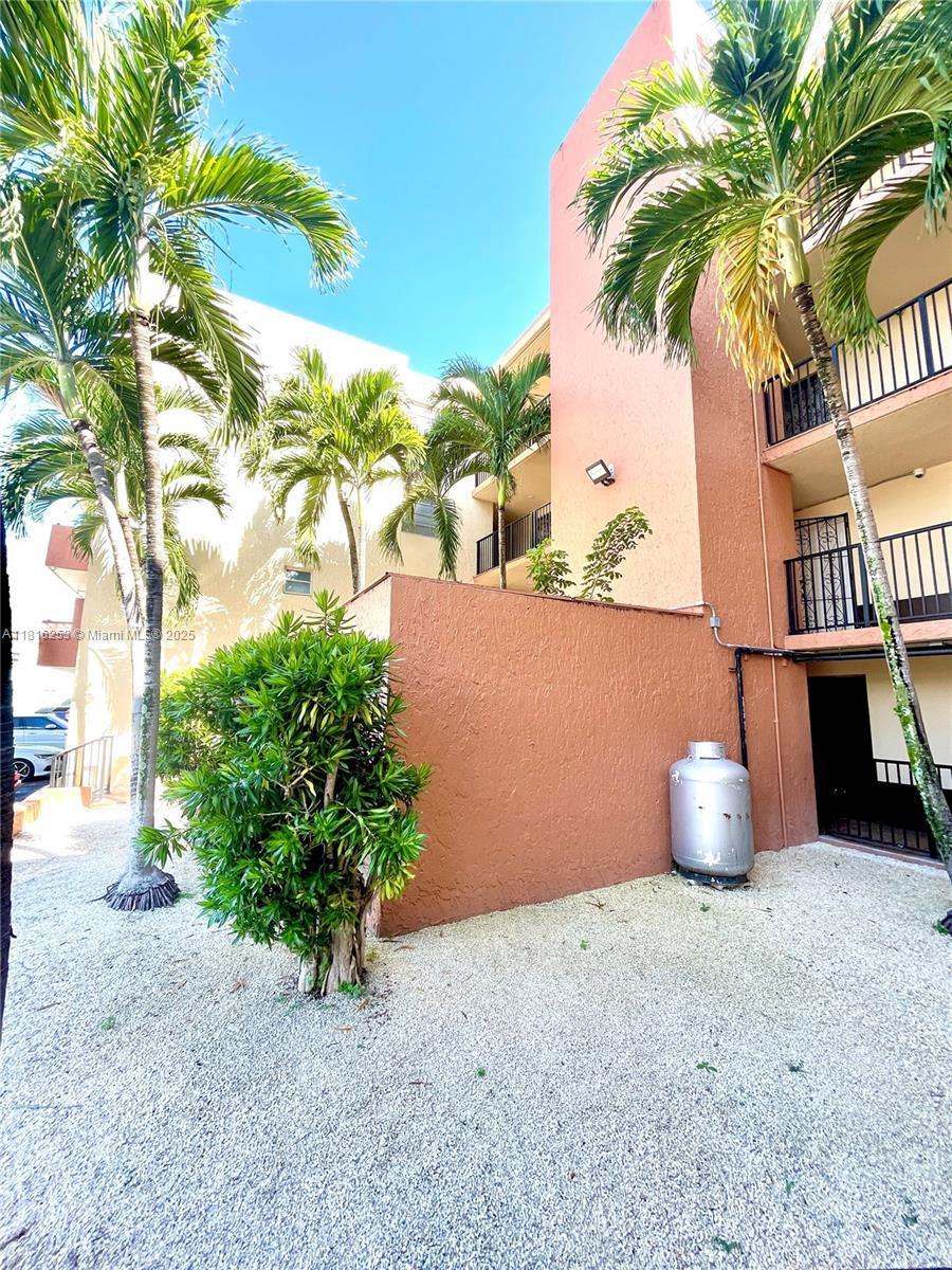 VISTA ALEGRE CONDO - Residential