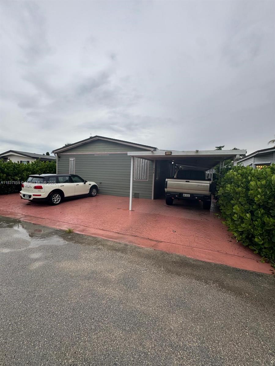 19800 SW 180 Lot 458, Miami, FL, 33187/$340,000 1 19800 SW 180 Lot 458