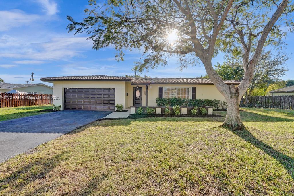 930 Sw 68th Ave, Plantation, Miami-Dade County, Florida - 4 Bedrooms  
3 Bathrooms - 